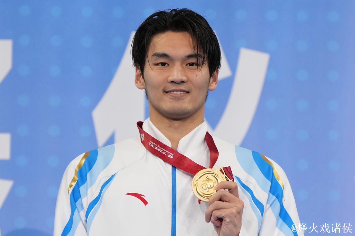 徐嘉余力压群雄 摘得全运会男子50米仰泳金牌 徐嘉余力压群雄 摘得全运会男子50米仰泳金牌